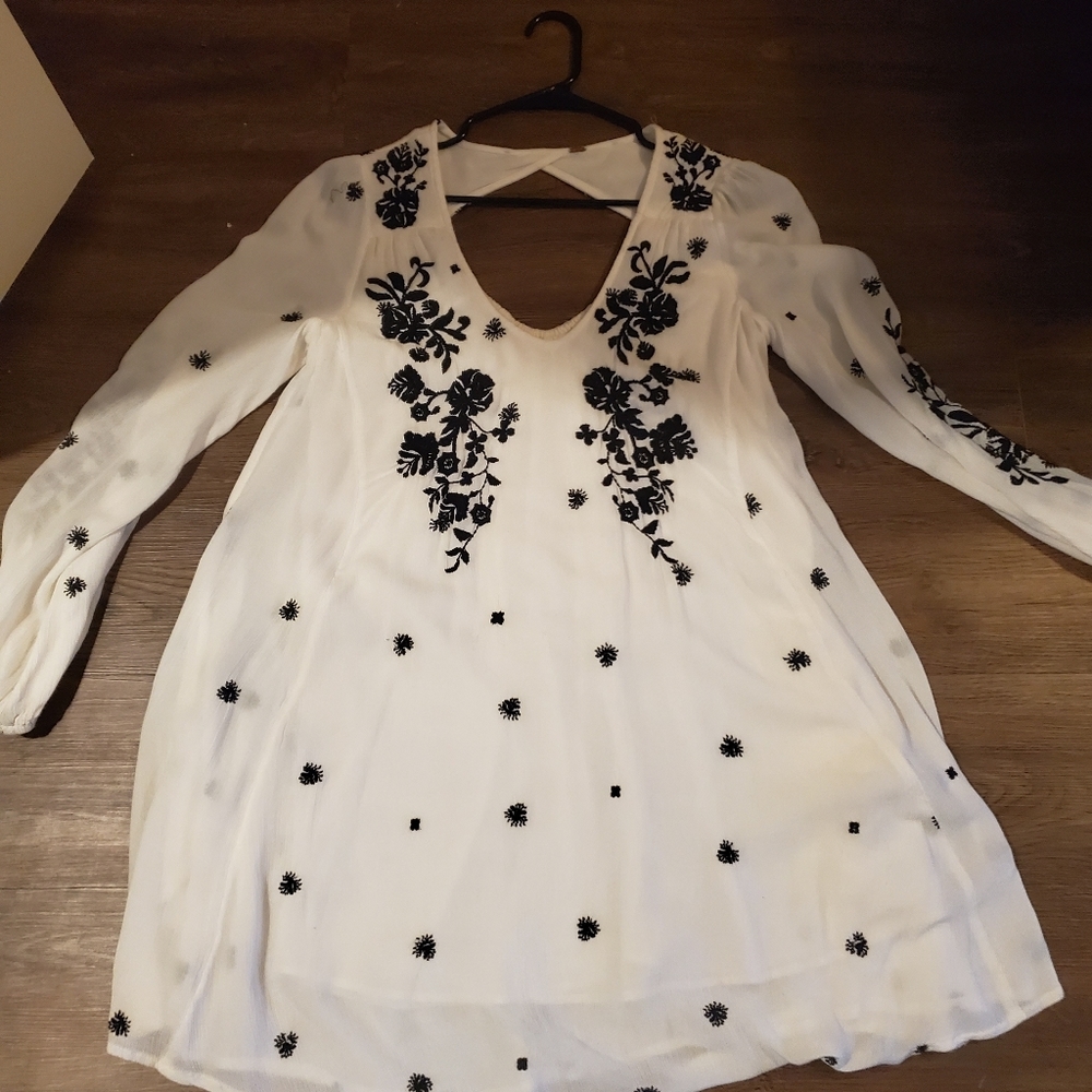 Free people embroidered dress 😍